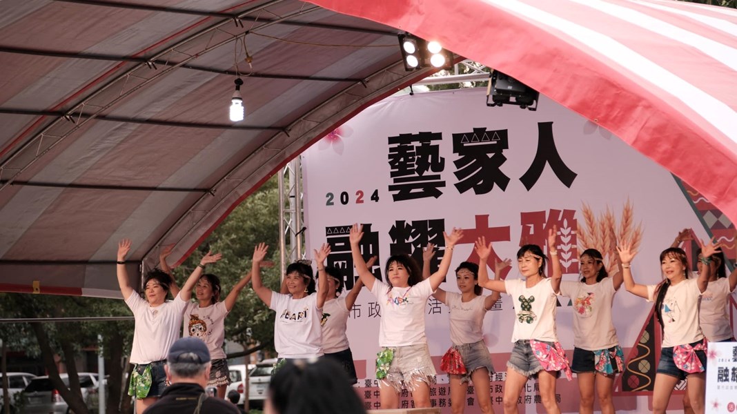 在地藝文團體大跳HAKKA  NEW WORD