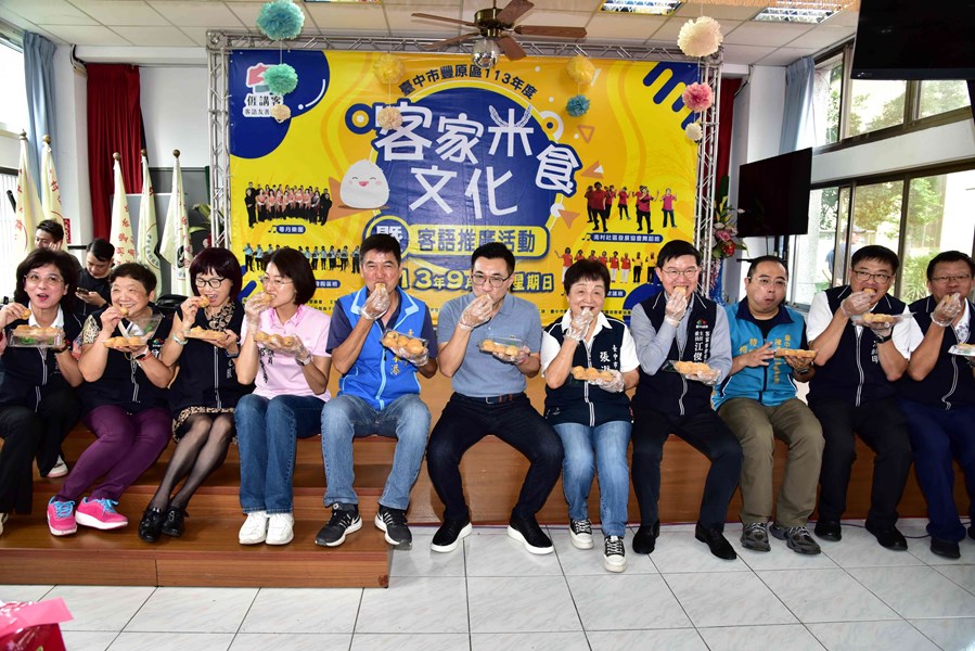 江啟臣副院長-江俊龍主委及與會來賓一起品嘗手作-粢粑