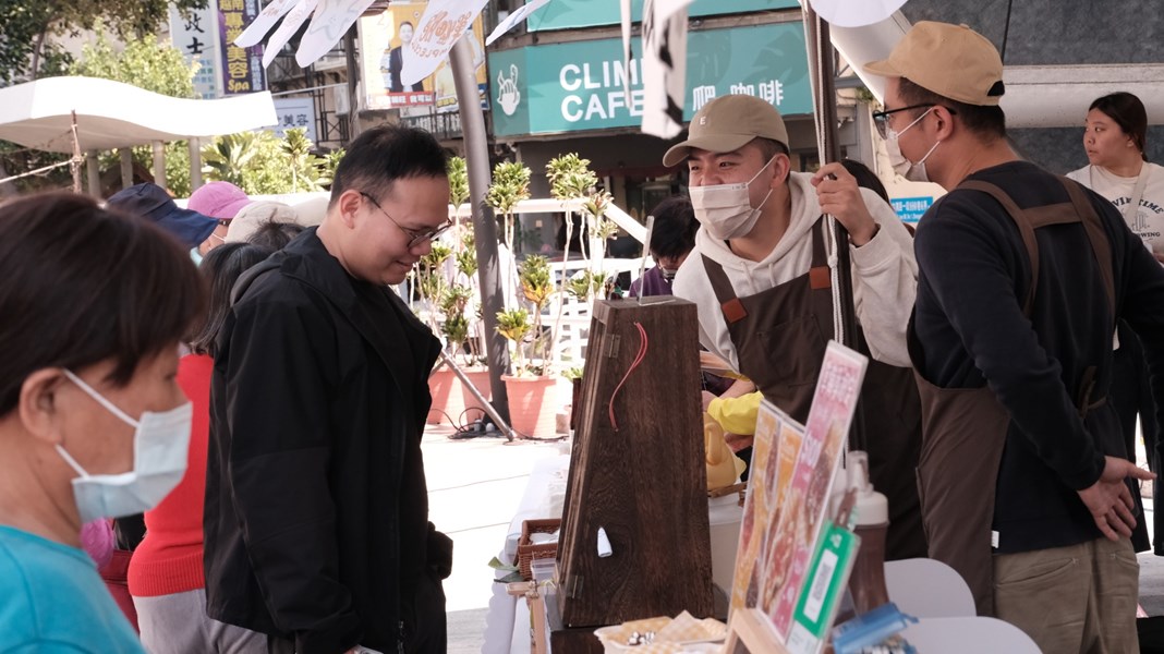 活動市集邀集輕食-手工藝等多樣化攤商-吸引民眾採購