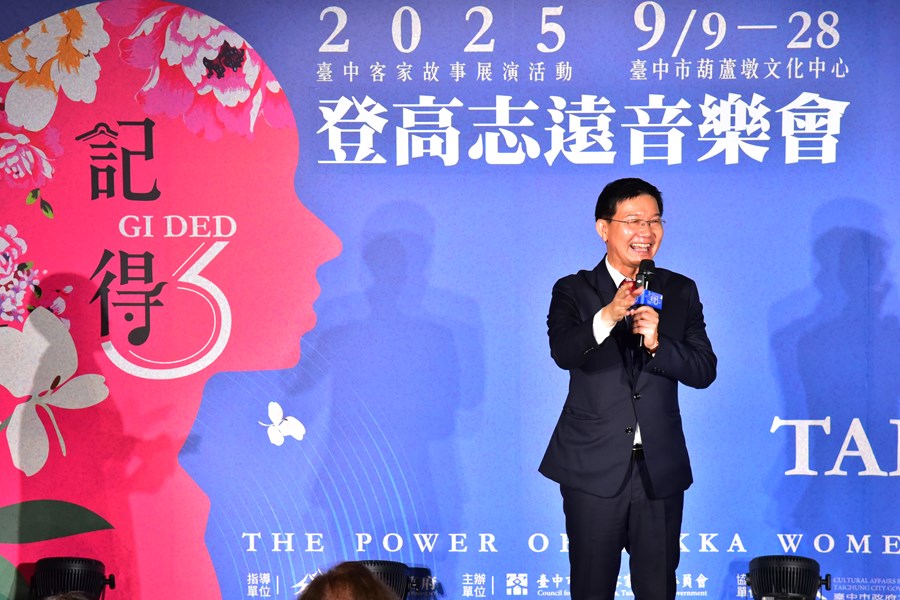 市府客委會主委江俊龍致詞，向教師及在地文化工作者致意