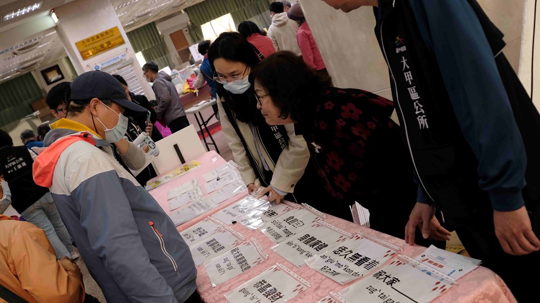 民眾參與客語闖關活動-學習客語拿好禮