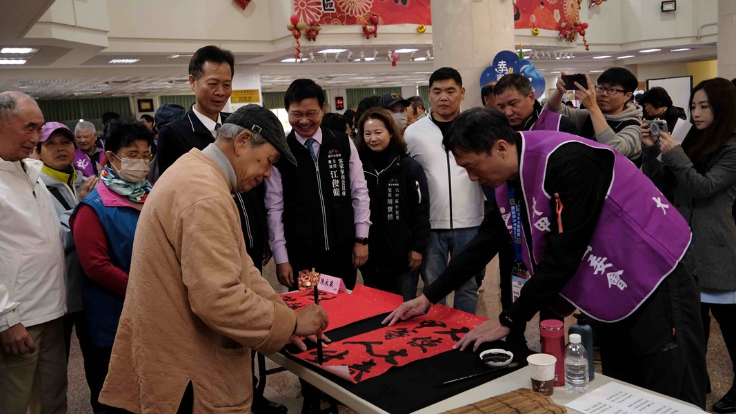 書法名師陳永泉現場示範開筆寫下新春祝福-大使大春-甲等人生