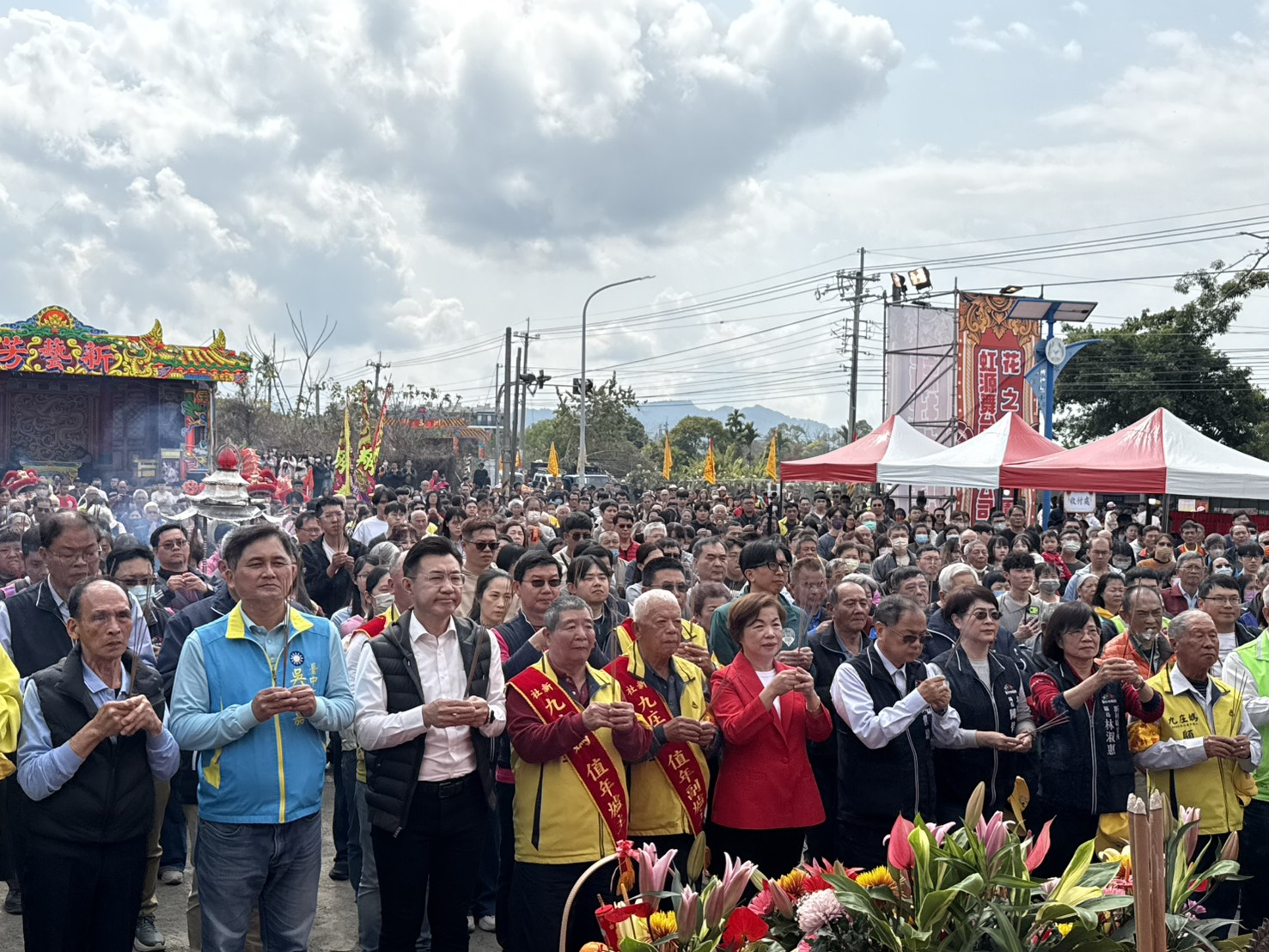 與會來賓一同參拜九庄媽-祈求媽祖保佑鄉里