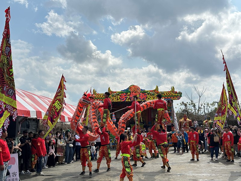 翔藝龍獅戰鼓團神龍再現-象徵步步高升