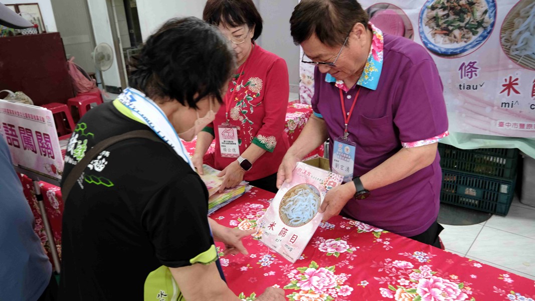 民眾挑戰開口說客語闖關活動，學習客家米食的客家話_0