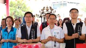 江主委與現場貴賓一起向伯公致意，請伯公保佑鄉里_0