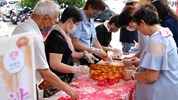 活動貼心準備伯公最愛的客家粢粑，讓伯公與現場民眾同樂_0