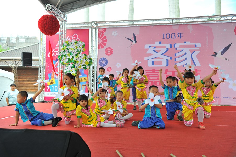 幼欣幼兒園幼童油桐花歌謠演出