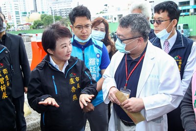 盧市長親至衛生所實地了解「口罩實名制將衛生所納為銷售據點」首日上路情形