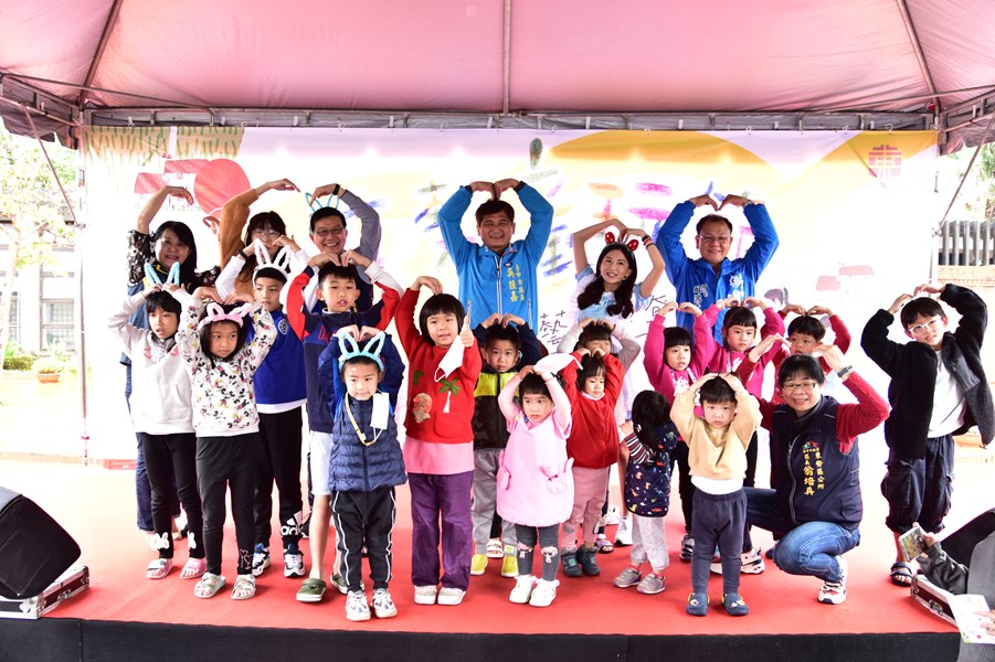 童玩節在大雨中熱鬧展開-親子歡笑聲充滿園區