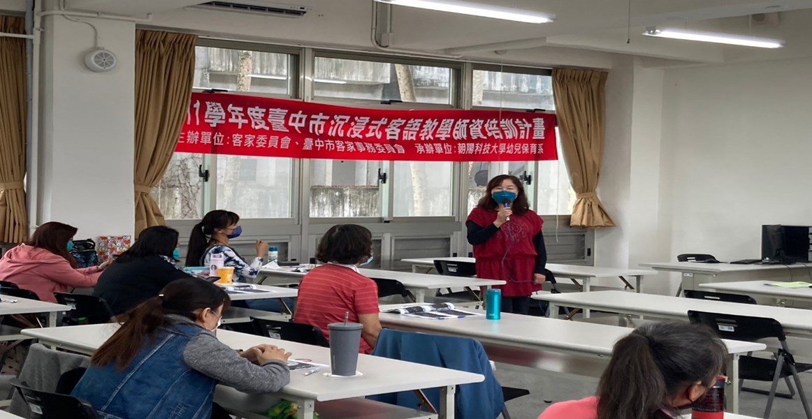 劉惠月老師分享自己客語唸謠創作經驗