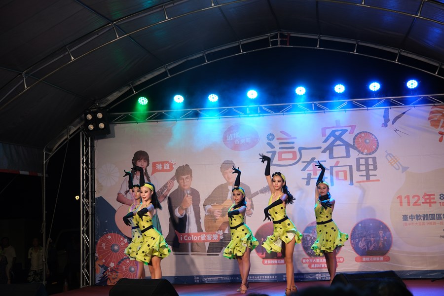 夏群雅舞蹈團舞出青春活動展現在地熱情2